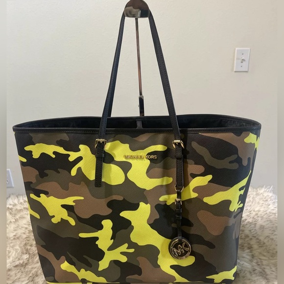 MICHAEL Michael Kors Jet Set Acid Yellow & Brown Camo Tote & Wallet BUNDLE EUC - Picture 2 of 15